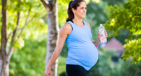 La marche, un sport gagnant pendant la grossesse